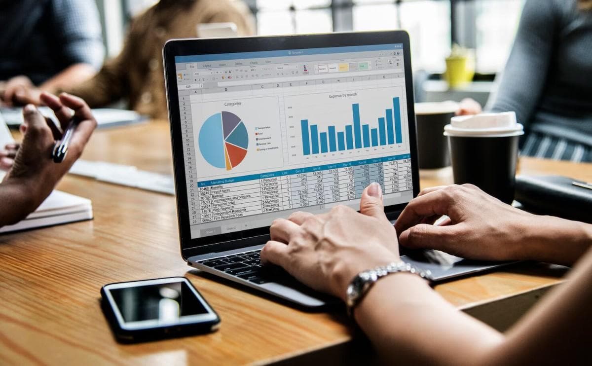 Analytics & reporting transparent rankings, traffic and lead tracking.